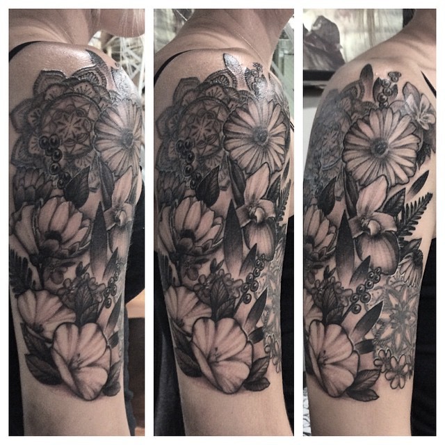 BESPOKE — Our artist @jawnton finished this wildflower half...