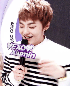 Xuimin being a adorable mc with his cute nametag mic  ヽ(＾Д＾)ﾉ
