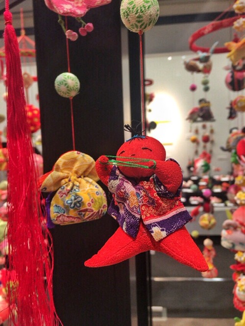 shoku-and-awe:Some pictures from the chirimen crafts exhibit at the Tobacco & Salt Museum (much 