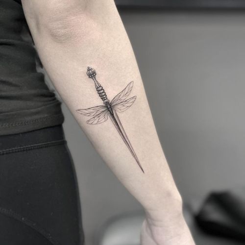 ig: tee.tattoo blackw;dragonfly;sword