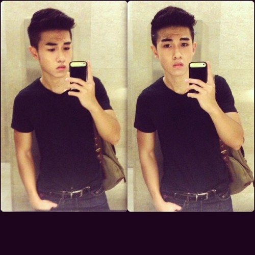 merlionboys:  One hot major eye candy from Mister Singapore 2013 - Ian Chua! Who doesn’t like a good looking boyish dude with a hot bod like his? Thick and nice brows too. Very my type! =p http://merlionboys.tumblr.com/ 