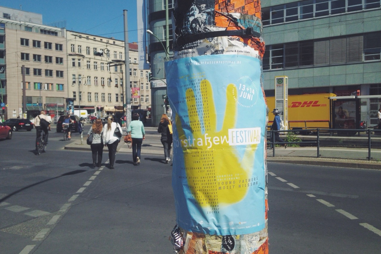 Dieses Wochenende in Berlin Mitte: Torstraßenfestival 2015
Das Wetter wird super, musikalisch ist viel spannendes für fast jeden Geschmack dabei, und wer mich besuchen möchte: am Nachmittag findet ihr mich an der z-Bar. ٩(⁎❛ᴗ❛⁎)۶
Gegen 20 Uhr sollte...