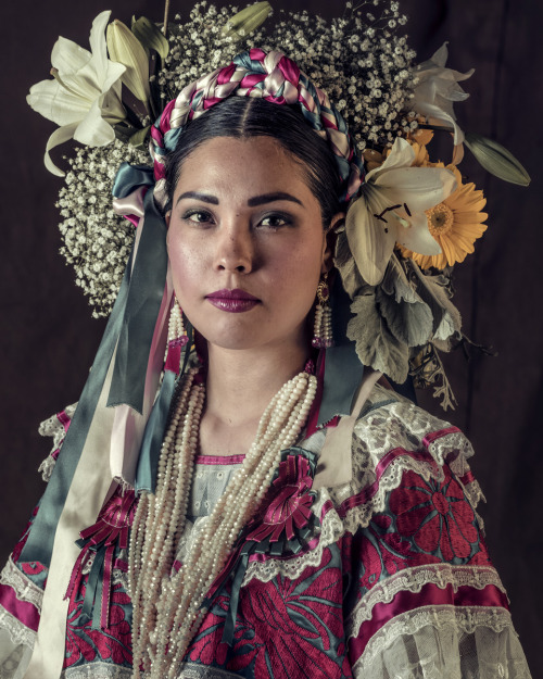arjuna-vallabha:Zapotecan woman, photo by Jimmy Nelson