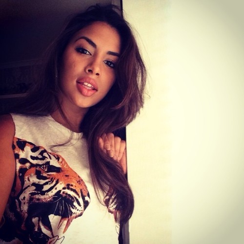 dktastic:  DSLs…. A sexy pair of lips is ALWAYS a good thing.   Love lips