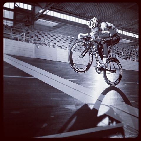 ciclografics:  cadenced: Kristof Ramon photo of Iljo Keisse for Cycling.be magazine.  Ciclografías f