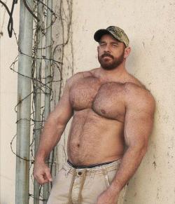 bavarianbear:  bendover1:  i use to service a big cop looked like his twin .you’ve never truly been fucked until you have a strong heavy weight muscle bear bend you over and pile drive you with no mercy,using the strength and weight of his huge legs