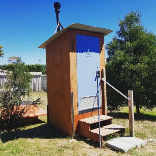 cabinsandinteriors: The perfect of the compost toilet for off the grid in Australia Great idea!!!! 