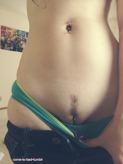 cometobedplease:  Happy topless tuesday: