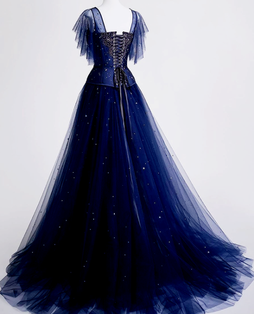 fashion-runways:LINDA FRIESEN ‘Midnight Magic’ dress  if you want to support this b