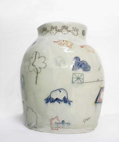 happy-on-the-inside:A ceramic that tells you stories, but its secrets for me.