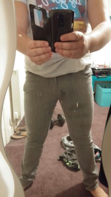 keepcalmpisspants:  Pissed my jeans. Oops