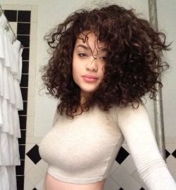 mynamesdiana:  hair all curly 