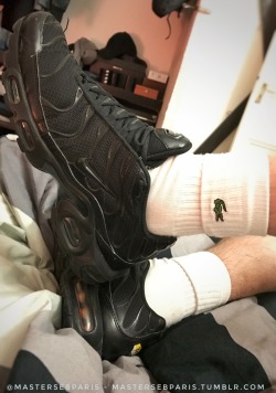 mastersebparis:After several days wearing the same socks, i made my pup sleep with them, so he could smell my feet scent the whole night, have kinky dreams and painful erections in his cage.