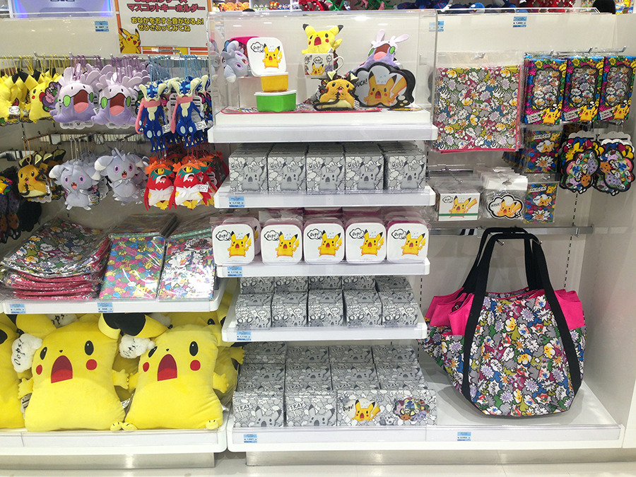 coplandfanboy:  zombiemiki:  Stopped by the Tokyo Bay Pokemon Center, took some pics.