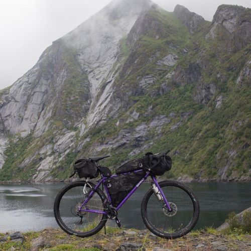 @surlybikes Karate Monkey in its natural habitat (also the rear rack in this photo is made by Thule,