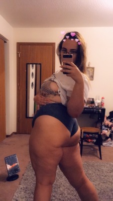 Hornythickkitten:  Cock Please, Pussy Please, Money Please. I Promise I’m The Perfect