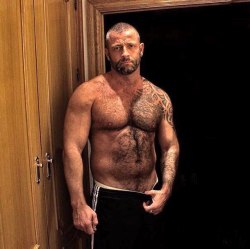 hairymacho:  http://hairymacho.tumblr.com/