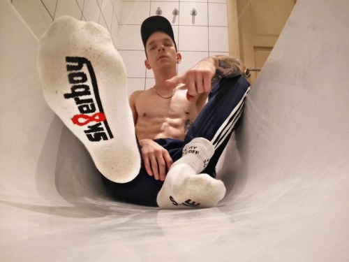 sk8erboy-eu:#smelly #sox #sk8er #sk8erboy #sk8terboy #sneaxn #sneaker #nuroriginalistlegal #smellysox #nike #adidas #sneakerporn #sniffit #gayfetish #fetishparty #sportswear #gear #fetishgear #whitesocksfetish #whitesocks #smellysocks #gayparty #scallyboy