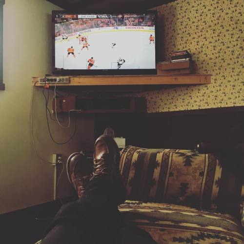 Flyers in Penguins country. #flyers #philadelphia #redwings (at Clarence, Pennsylvania)