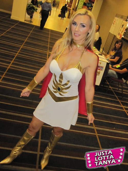 Every day is Halloween for sexy cosplayer @TanyaTate