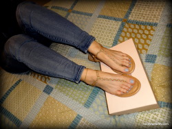 bootyfullwifey:   A fan saw these sandals, skinny jeans, anklet, and nail polish and  wanted to see them on me.  His gifts were what made this video possible,  so we thank him! Starts with a sandal un-boxing and trying-on, moving right into a  variety