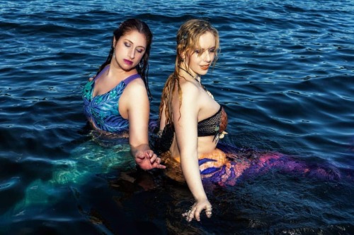 The only thing better than being a mermaid is being friends with a mermaid! And @lydiapond is the be