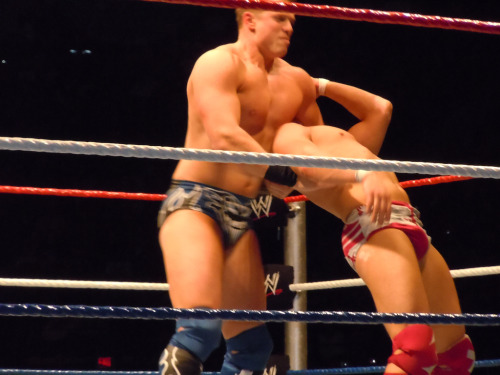 rwfan11:  Daniel Bryan bulge on display while in a headlock from Miz 