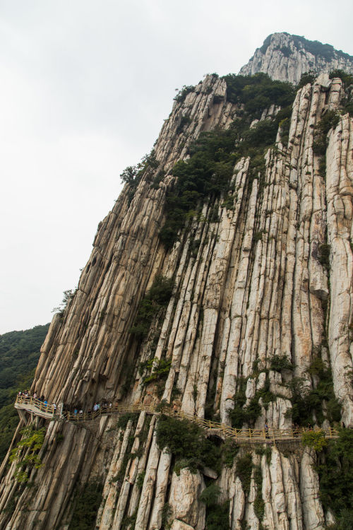 SongshanThese incredible rocks make up what is known as Shuce Cliff, one small part of the Songshan 