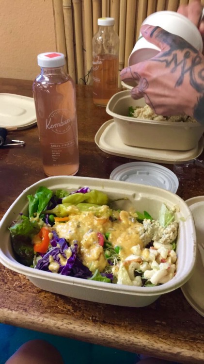 A nice lunch at Lahaina Farmers Market after a day of snorkeling.