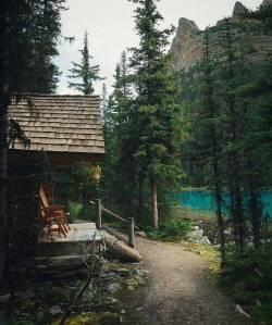 thecabinchronicles:  Porch Vibes.  Photo