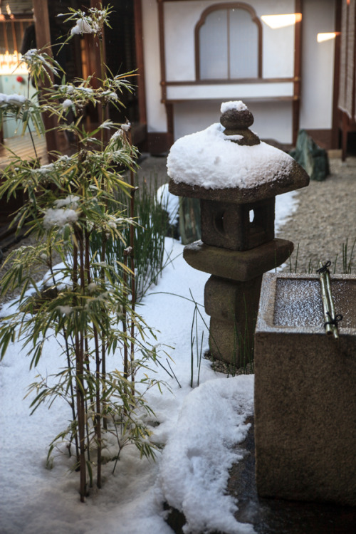 Breathtaking snow scenery at Zuihō-in temple dry garden, by Prado