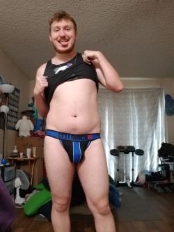 tallfry36:  Tummy Tuesday feat. New jock