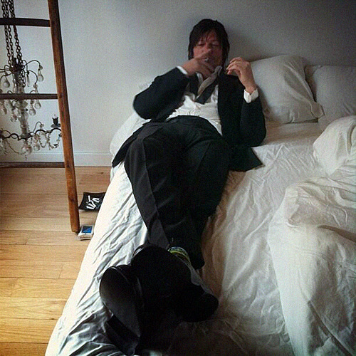 clandestinesoul:  daryldixons-fallen-angel:  reedusaddict:   x     Can I just climb