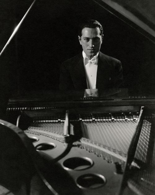 thecuriouspianist: portrait of george gershwin at a piano edward steichen, vanity fair, 1932