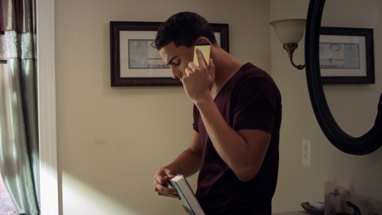 invisiblesidepart:  nutbreath:  whitelivesdontmatter:  in this scene he was brushing
