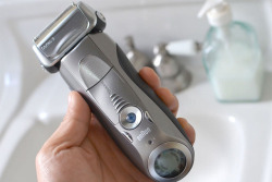 About the Braun Series 7 790cc Plutonic ShaverThe Braun shaver Series 7 790cc Plutonic Shaver is made based on plutonic technologies, which means that the show 7 of Braun is the primary shaver in the world which has an oscillating head that generates