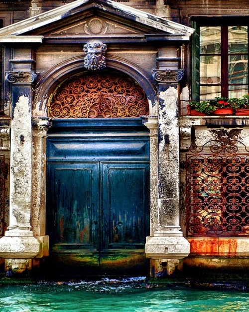 bluepueblo:  Canal Portal, Venice, Italy photo via africa