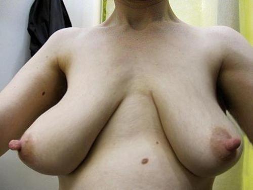 thigh-rubbers:  Nice tits