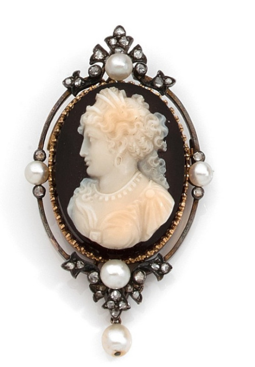 shewhoworshipscarlin: Cameo brooch, 1870s.