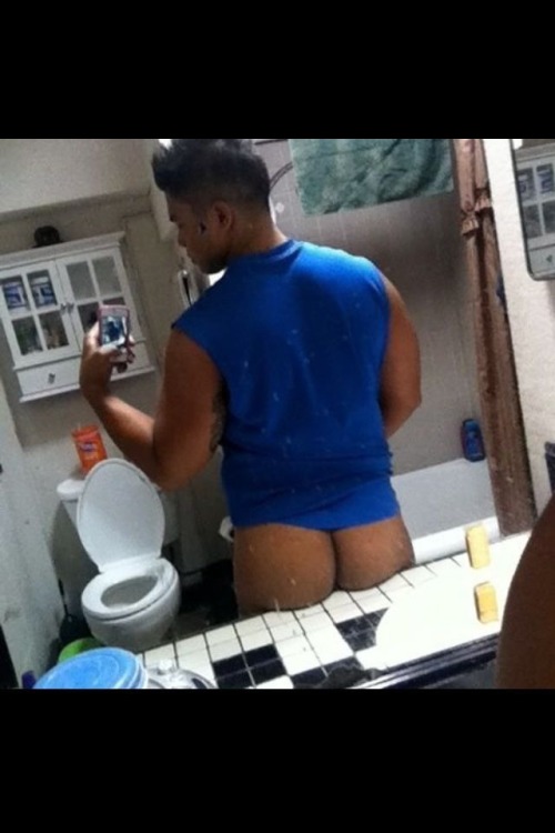 dallasltn35:  dlmuscle:  dlohayn:  Yum-MEEE! Who is this?  Hottie   Nice ass