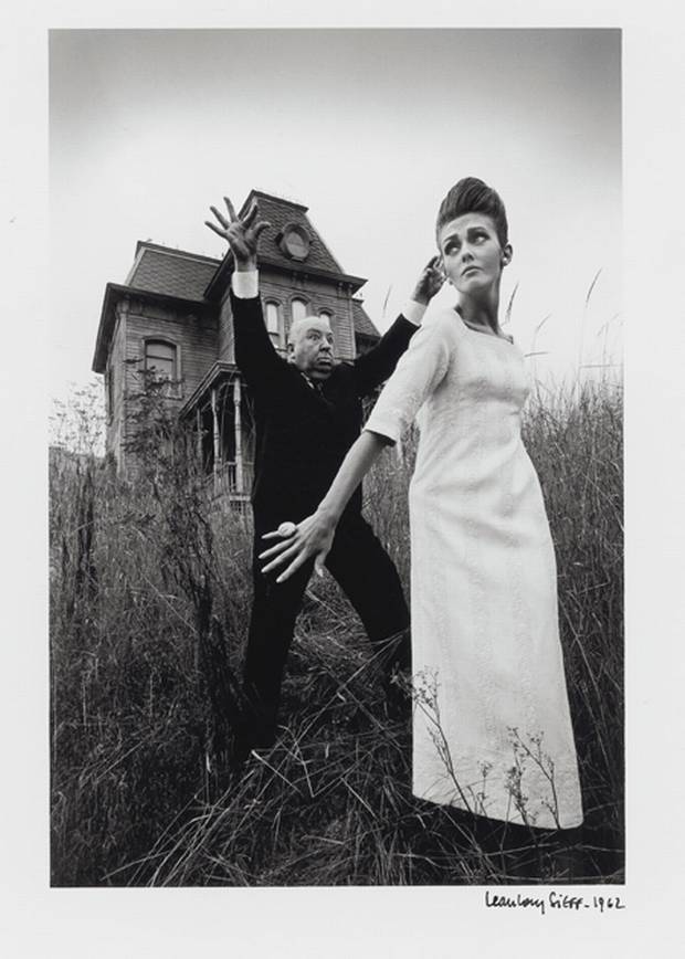 Alfred Hitchcock and model Ina Balke during a photoshoot on the set of ‘Psycho&rsquo;