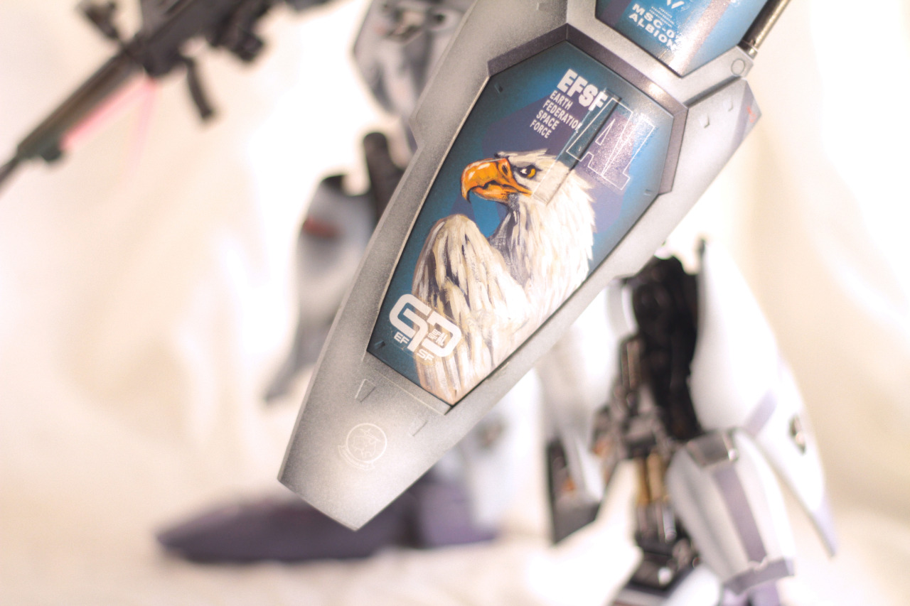 peterhanstyle:  Outer panels applied with decals also used. Custom paint of the eagle