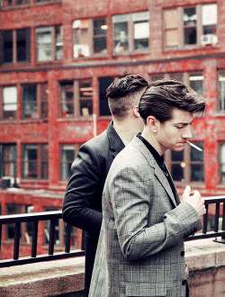 arcticsmonkeygifs:  Arctic Monkeys In New York: The Outtakes 