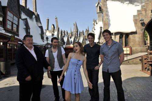 I wish I could be in Hogsmeade right now.