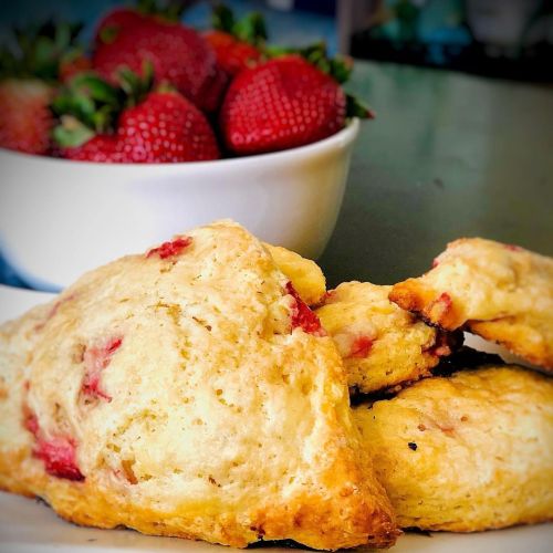 It’s the beginning of Strawberry season So of course, it’s time to bake some Strawberry Scones&helli