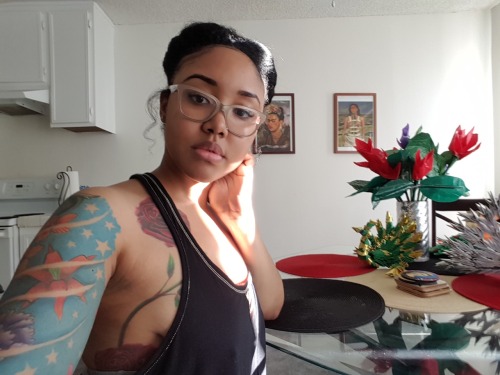 thedreamersdaughter1:  Cell phone photoshoots. 