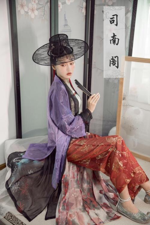 Traditional Chinese hanfu by 司南阁