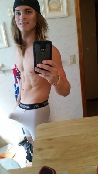 2sthboiz:  another exception to the rule of, im not really one for long hair on guys