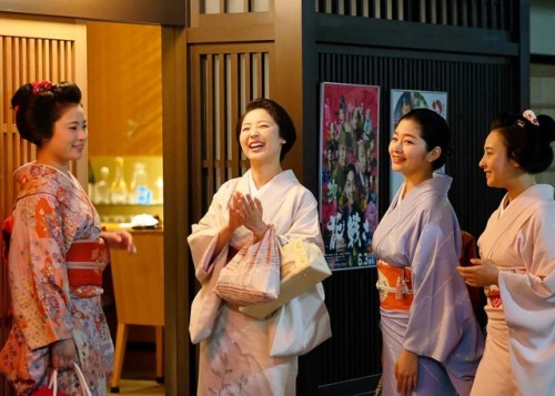 geisha-kai: May 2017: maiko Mitsuki, geiko Sayaka, Satsuki, and maiko Marika - sisters of the Tsurui