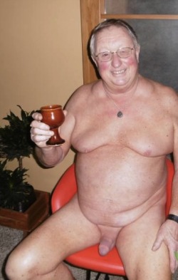 deafbear:  skinnyfatboy:  Cheers!!! 🍻 Sexy Daddy!  I love to suck your cock and swallow cum daddy 